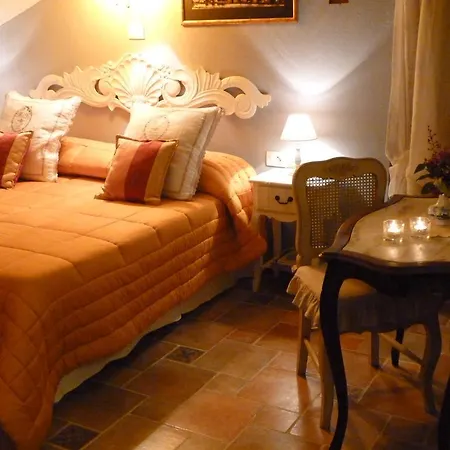The Roses Garden Bed & Breakfast *